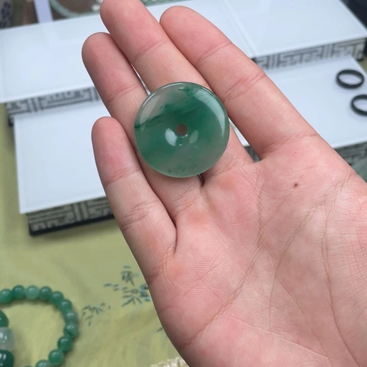 石英质玉（非洲翠）未镶嵌平安扣