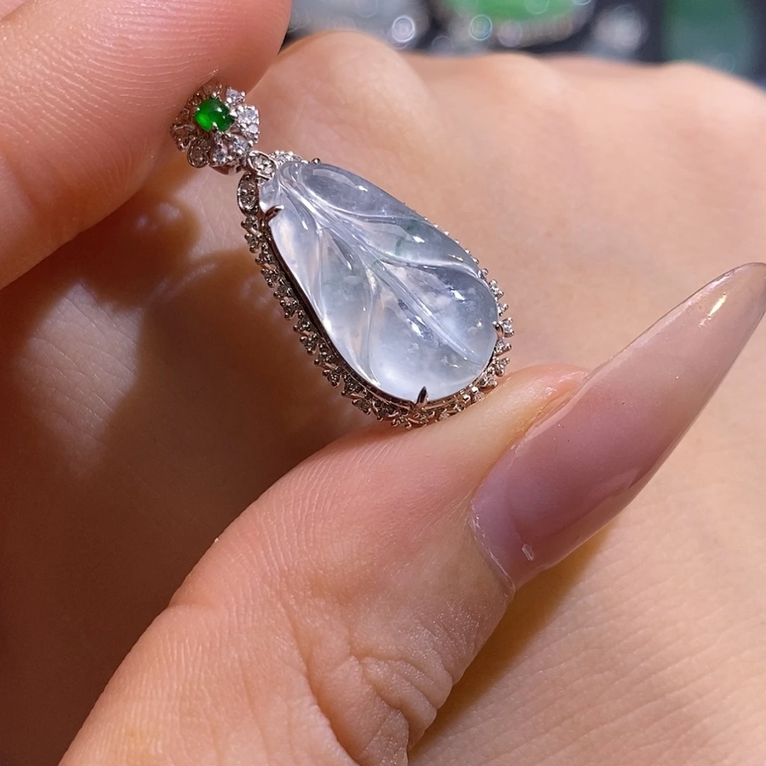 翡翠未镶嵌颈饰叶子