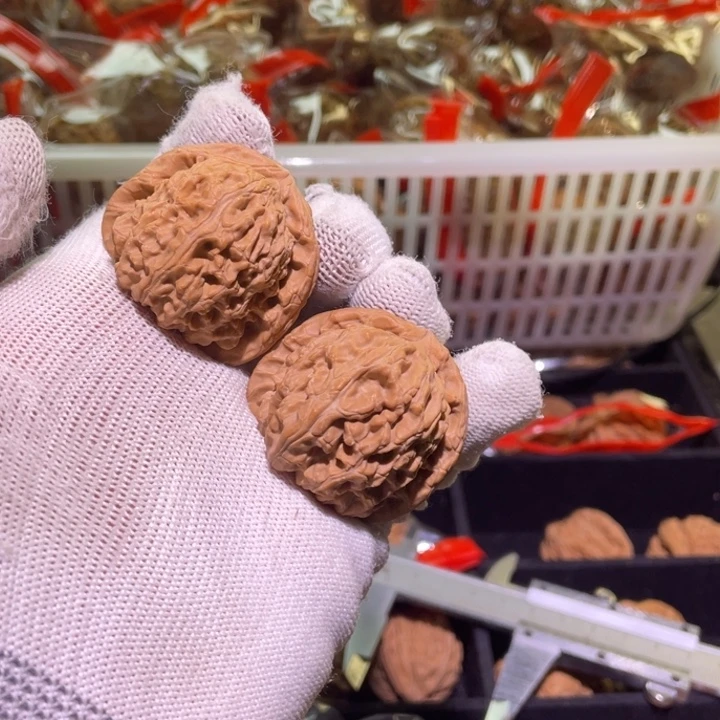 文玩核桃把件133 三角白