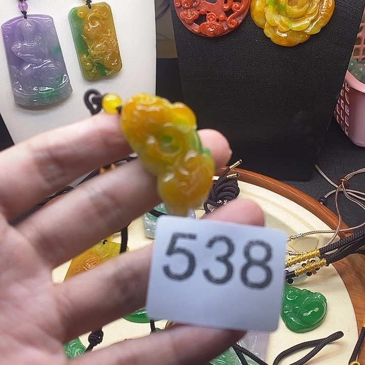 翡翠未镶嵌吊坠(赠链)