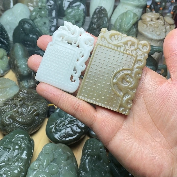 和田玉未镶嵌挂件