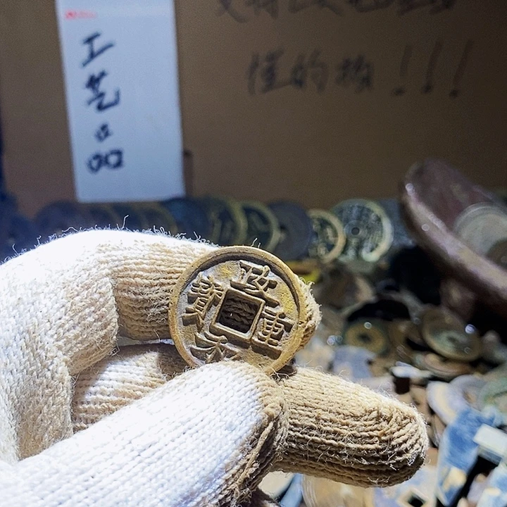 溥***媒工艺品手机挂件152
