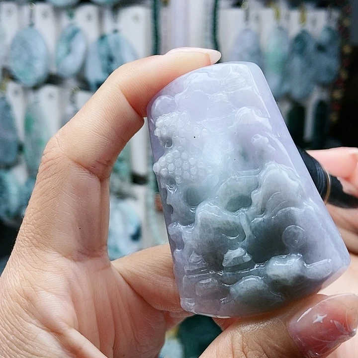 颈饰足铂镶嵌翡翠翡翠