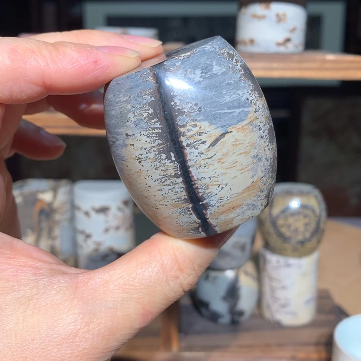 广西国画石摆件，收藏观赏，盖置