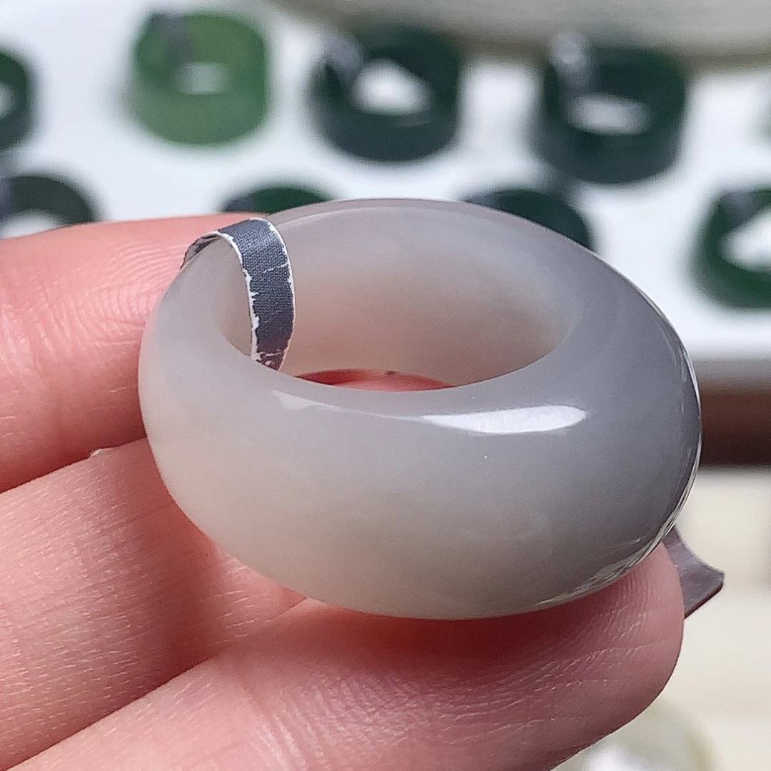 未镶嵌戒指和田玉