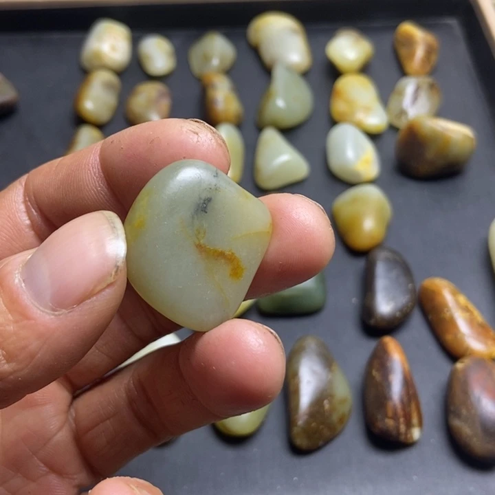 名***剑和田玉（糖玉）未镶嵌珠宝奇石