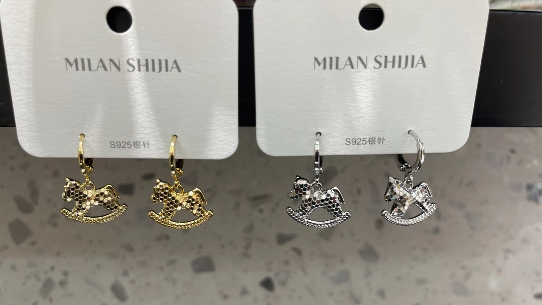 铜合金耳饰 摇摇马碎冰冰旋转木马可爱感小众设计精致百搭简约