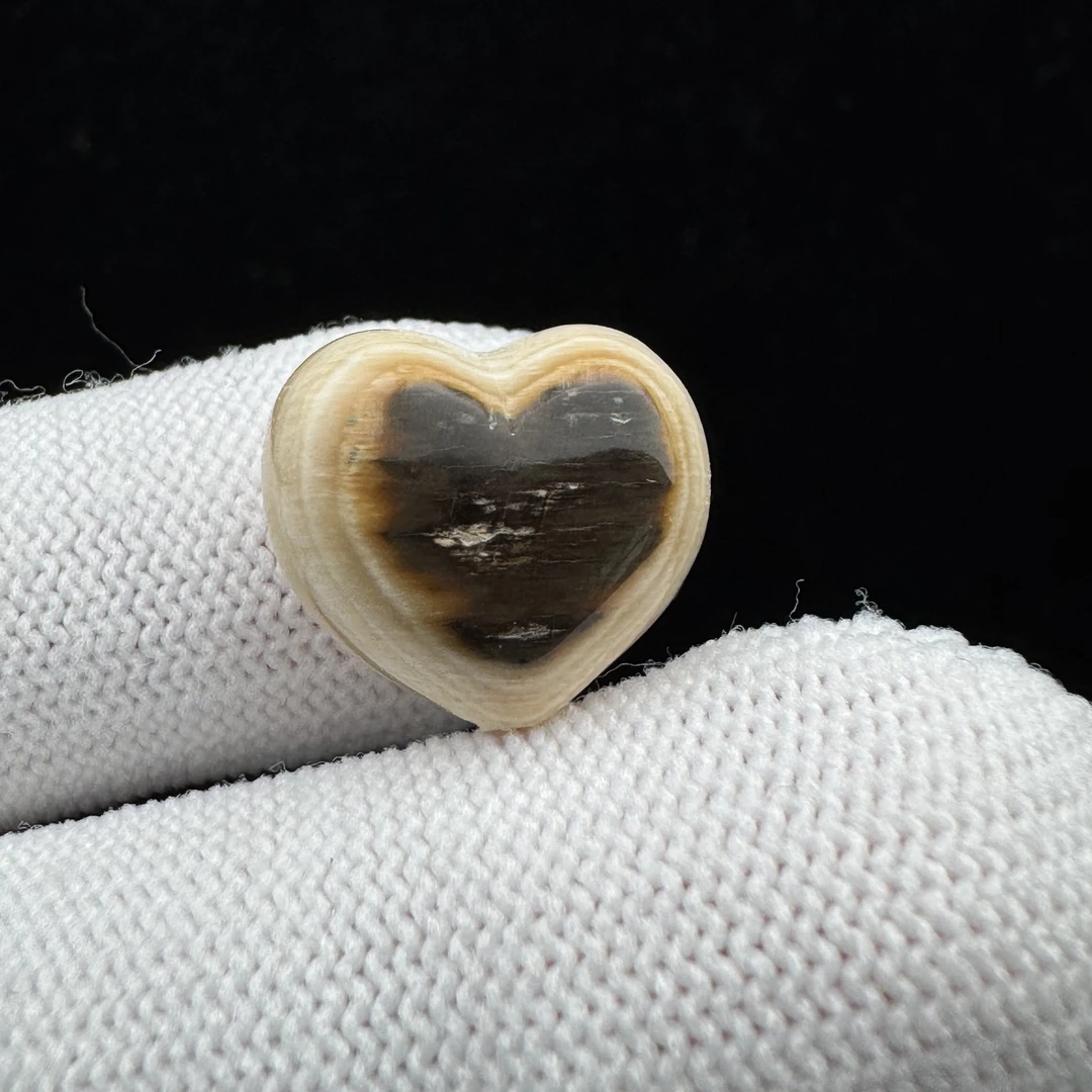 D1137天然猛犸牙带皮爱心16x14mm支持鉴定 假一罚四