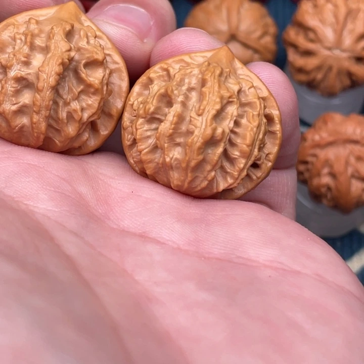 文玩核桃把件帝王龙脊