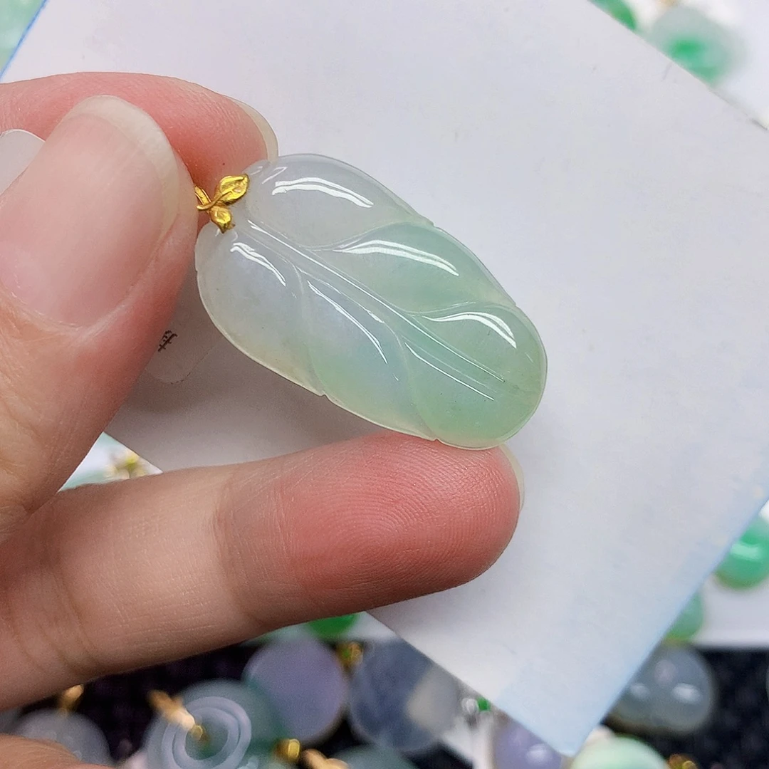 翡翠18K金镶嵌颈饰翡翠