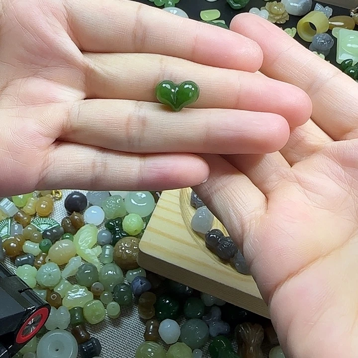 简***已未镶嵌和田玉挂件