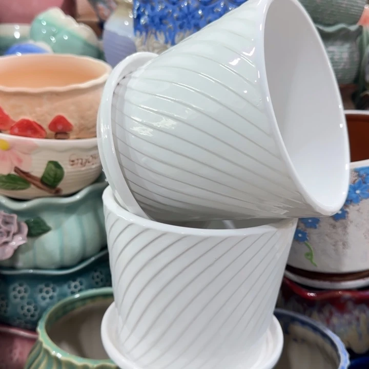 凑9块包邮，有孔，陶瓷花盆