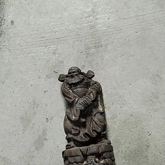 野***渡黄色的装饰品摆件的