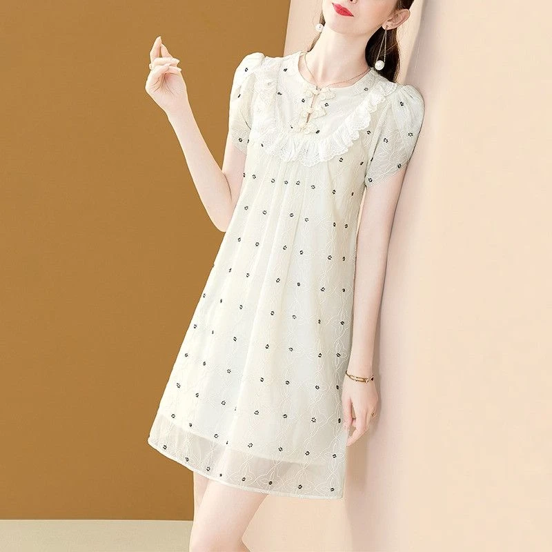高端精致绣花连衣裙女夏2025新款时尚盘扣钉珠设计感显瘦气质裙子