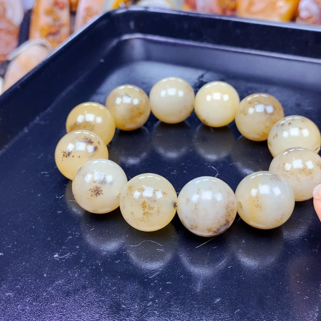 石英质玉（黄龙玉）未镶嵌颈饰