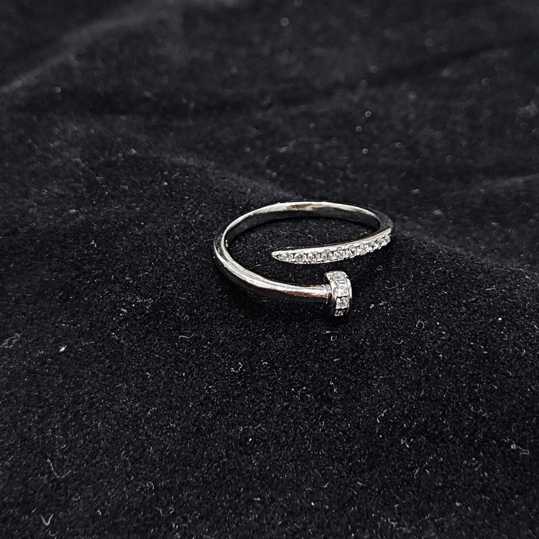 925银锆石戒指 锆石点缀钉子造型银戒指A389 yy