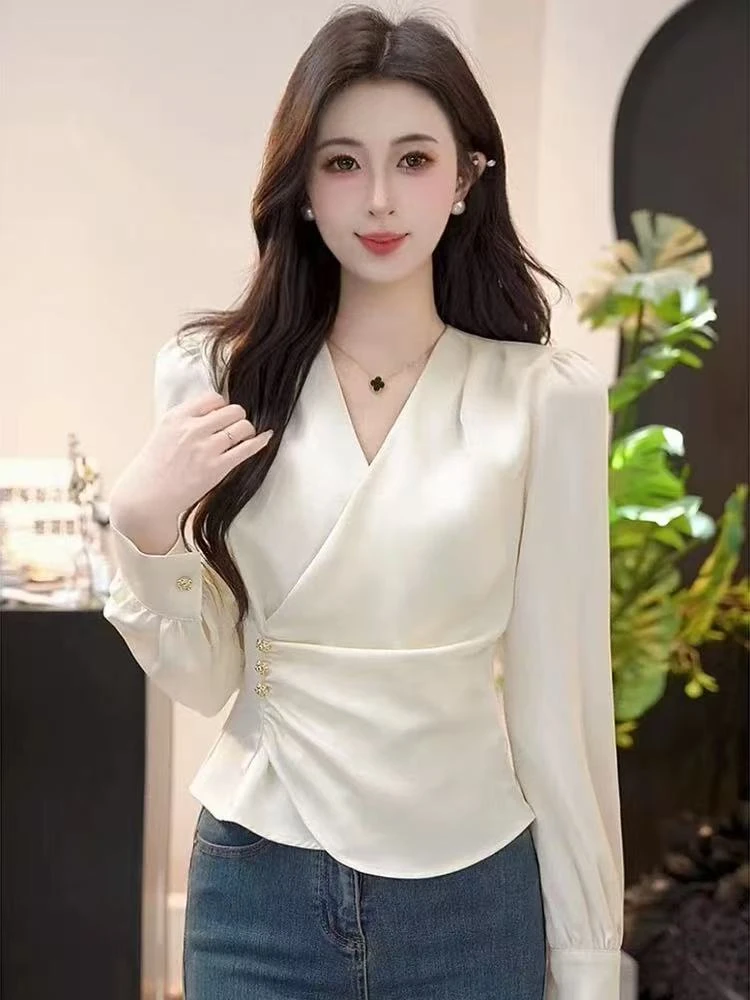 高级感缎面女士衬衫女装春秋季2025年新款v领上衣收腰衬衣设计感