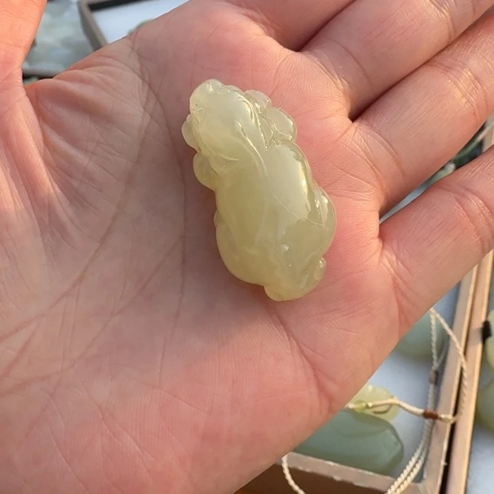 和田玉未镶嵌颈饰35费