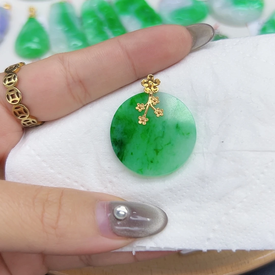 翡翠颈饰18K金镶嵌天然A货翡翠