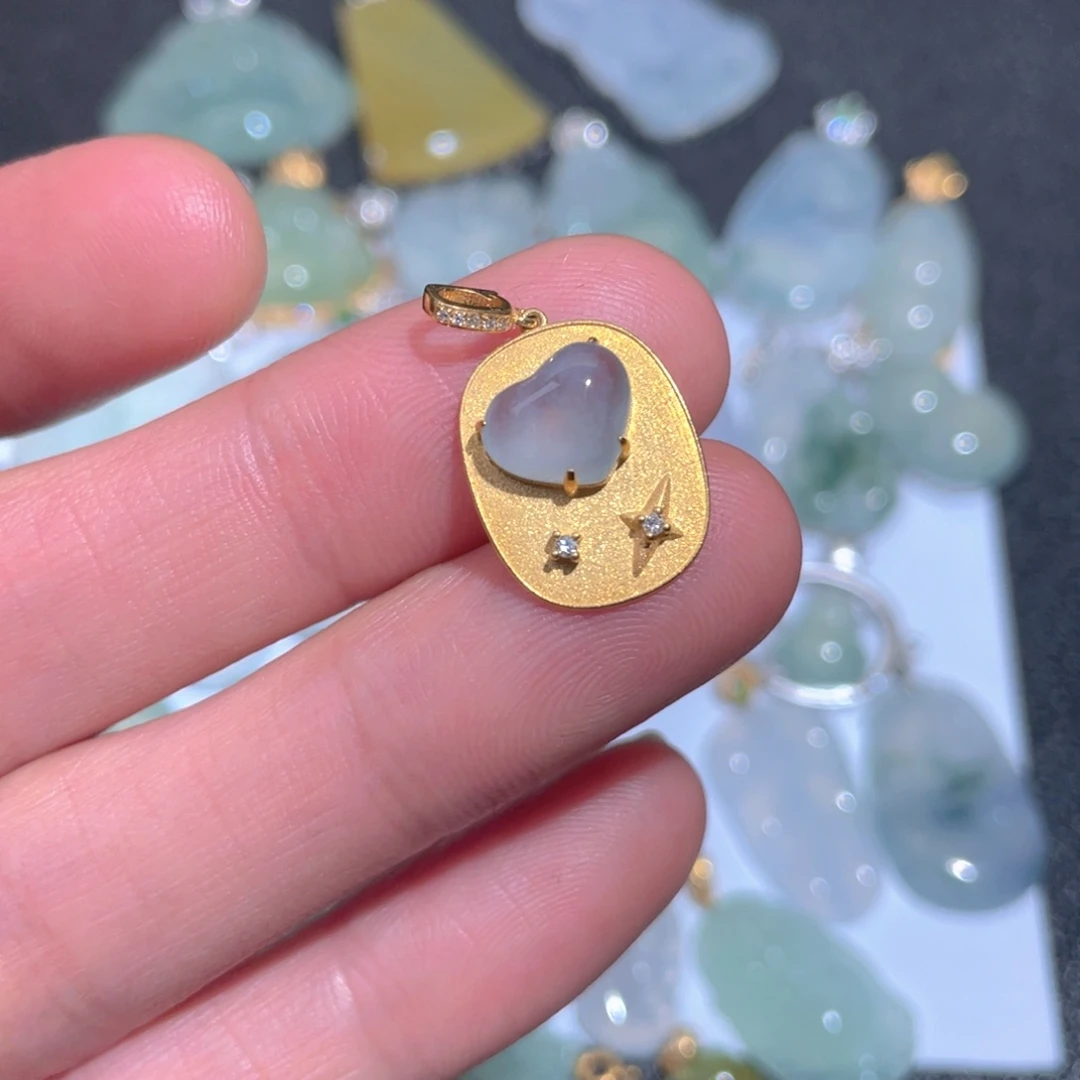 翡翠颈饰18K金镶嵌翡翠