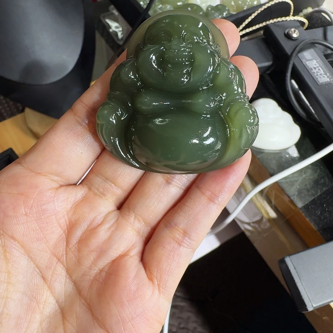 王****颈饰未镶嵌和田玉