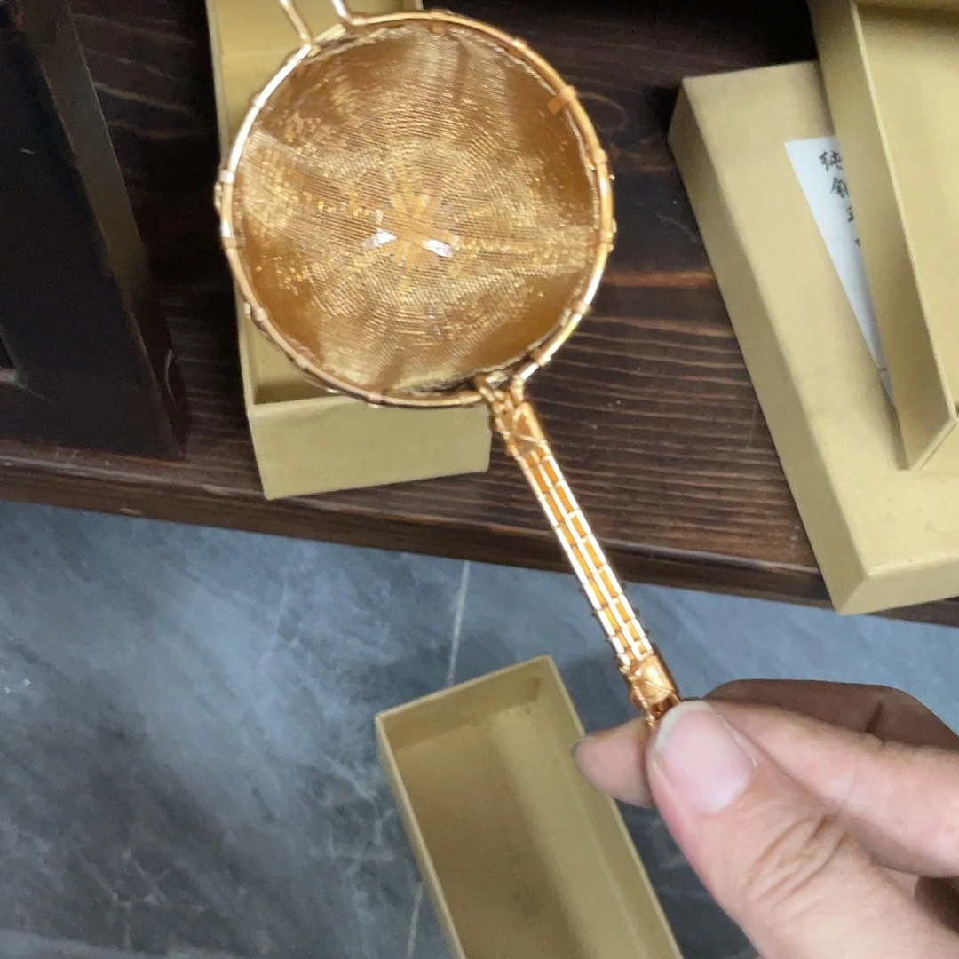 搪瓷杯子里还有很多东西