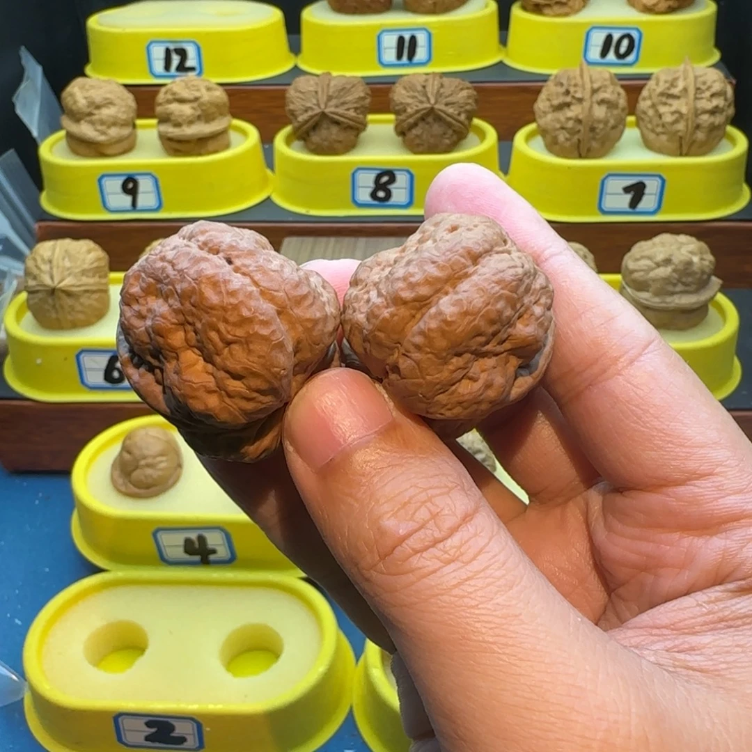 亲***条桃核把件大羊头蟾