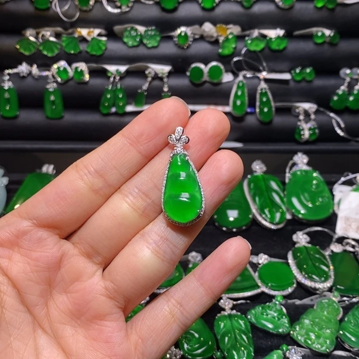 翡翠18K金镶嵌吊坠(不含链)豆豆福豆四季豆