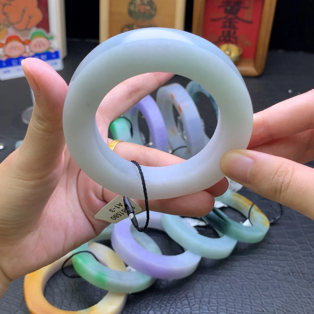 定制翡翠未镶嵌翡翠手镯