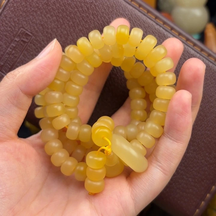 张****石英质玉手串未镶嵌
