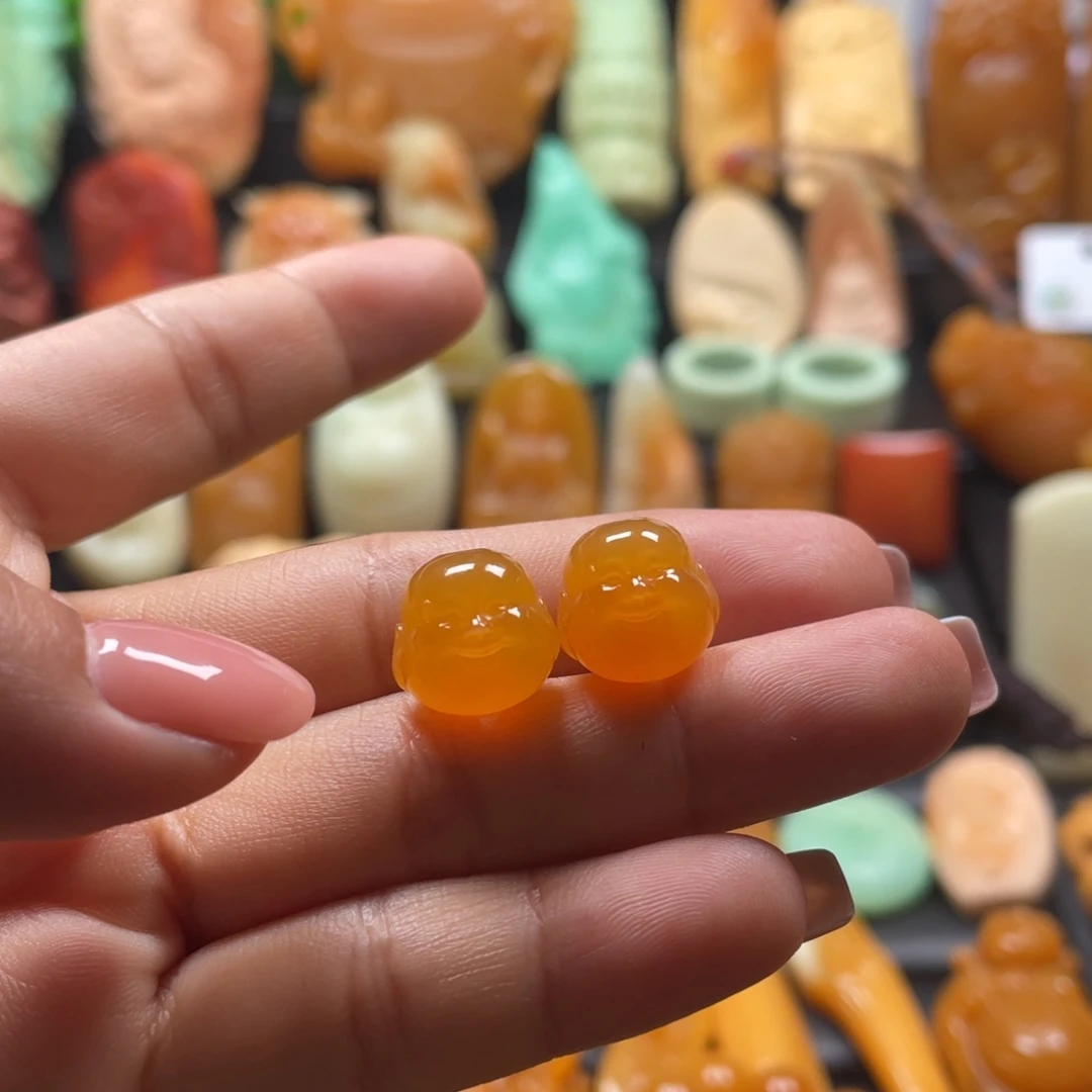颈饰未镶嵌石英质玉（缅黄）