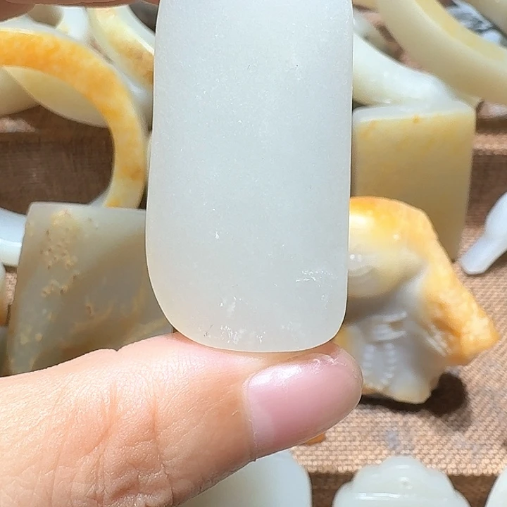 和田玉（糖玉）未镶嵌手链
