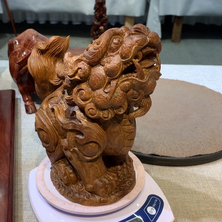 景*.檀香望天吼摆件