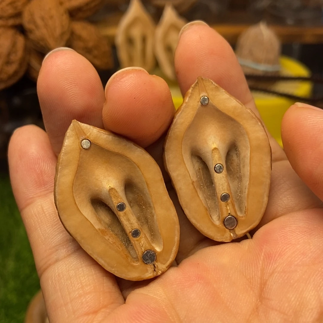 小***)吊坠文玩核桃秋子