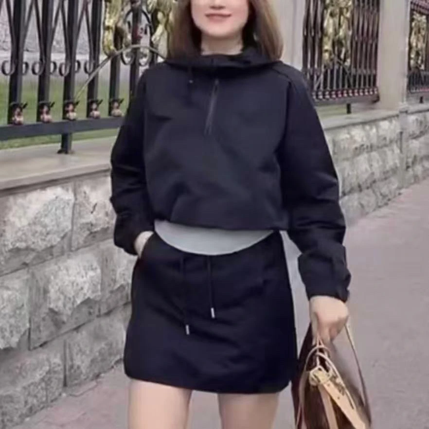 2025秋新款时尚洋气运动套装女连帽冲锋衣外套半裙套装