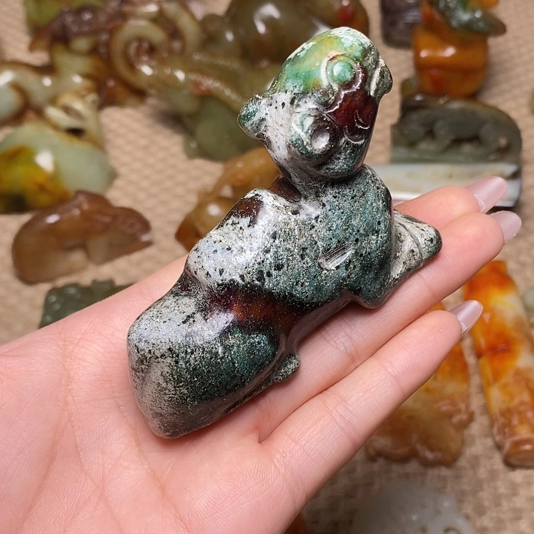 未镶嵌蛇纹石玉颈饰