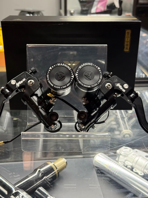 雷石上泵左15右17，出厂带直插油壶和断电