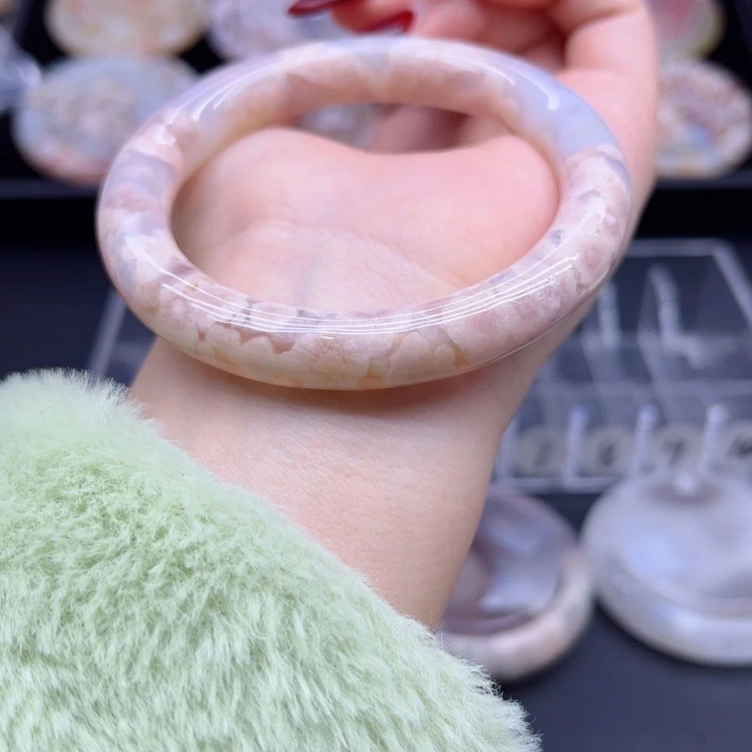 玛瑙/玉髓手镯未镶嵌5556