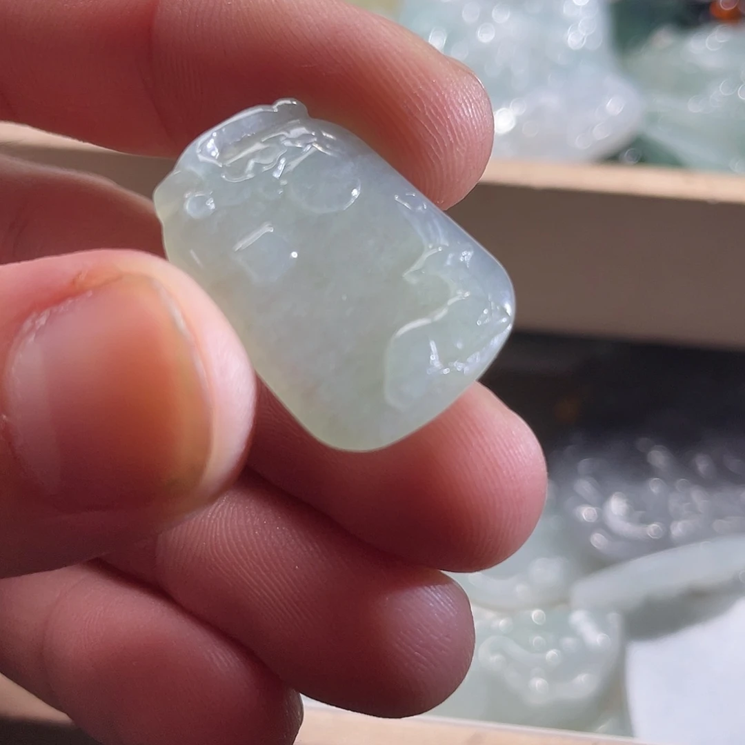 翡翠未镶嵌颈饰a****咖翡翠