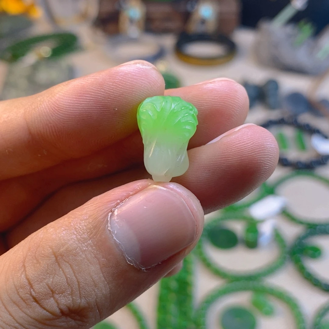 ლ***珊定制和田玉未镶嵌青海小白菜