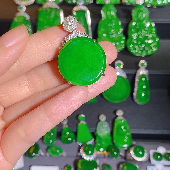 翡翠银S925镶嵌颈饰是