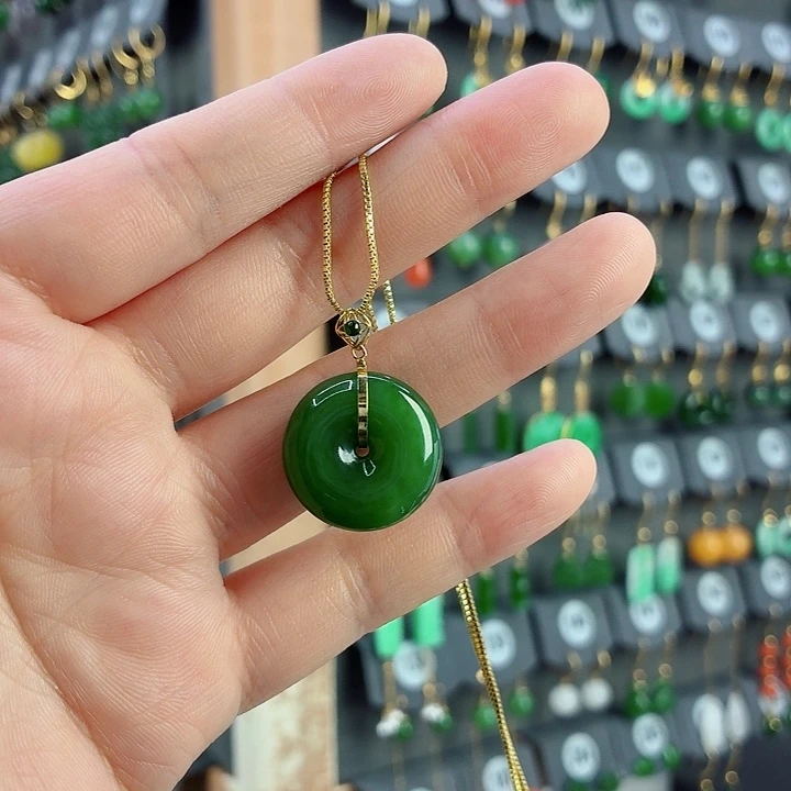 和田玉18K金镶嵌吊坠(赠链)