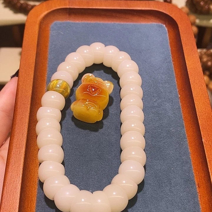 W***N手串猴头核桃白玉小熊大肠