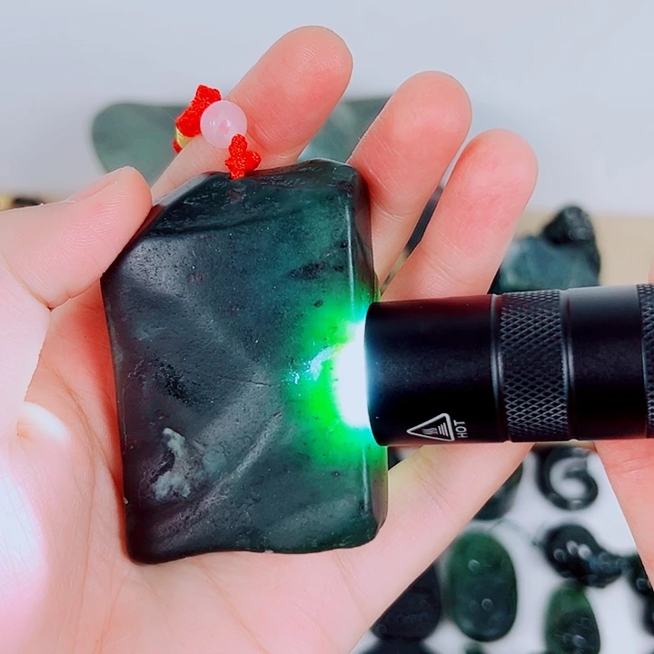 蛇纹石玉未镶嵌玉牌