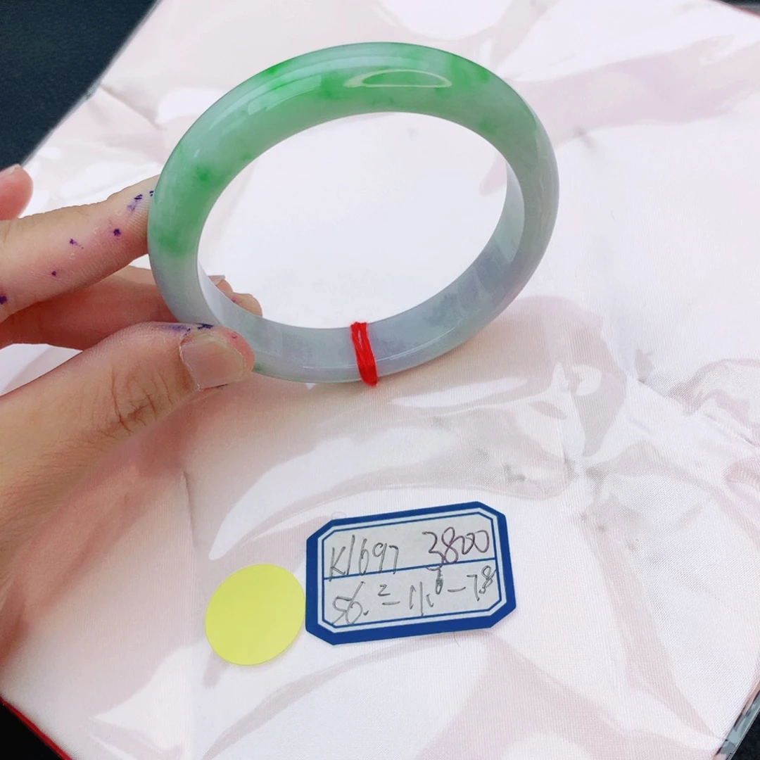 翡翠手镯未镶嵌翡翠