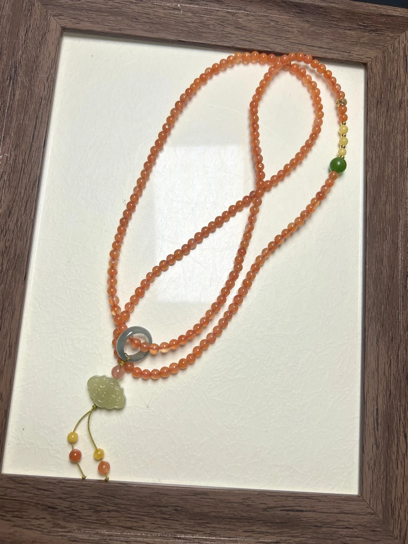 1520- 南红加翡翠跑环毛衣链约4MM（拍一发一不配证书）