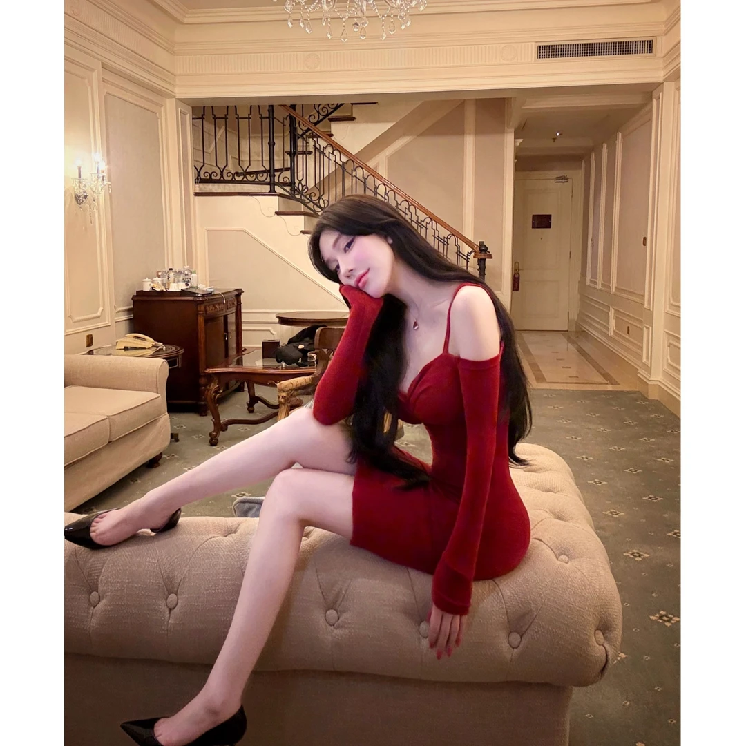 WW定制「氧气美女」显瘦气质网红时尚修身法式女神小众设计感连衣裙