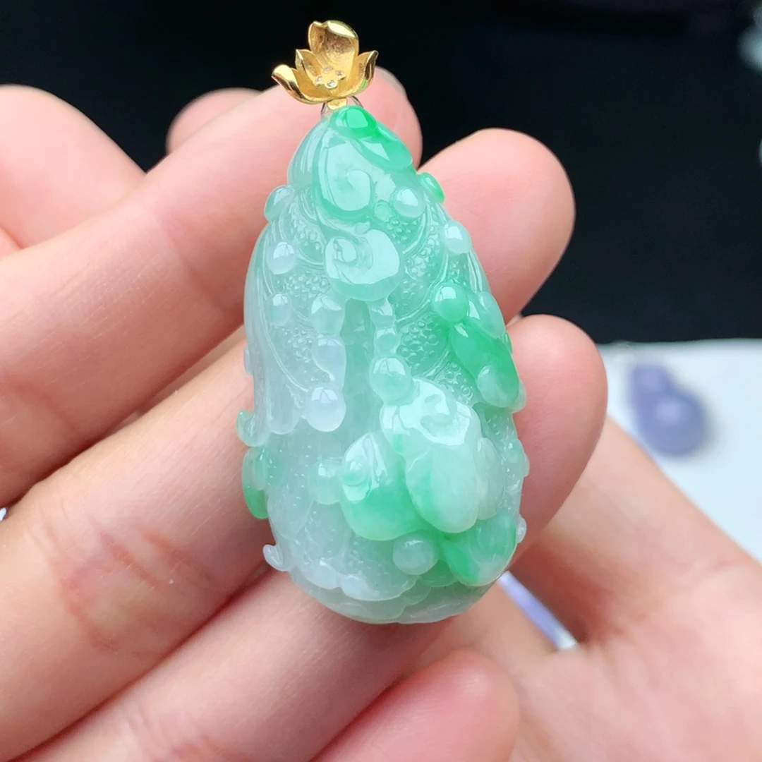 翡翠18K金镶嵌颈饰