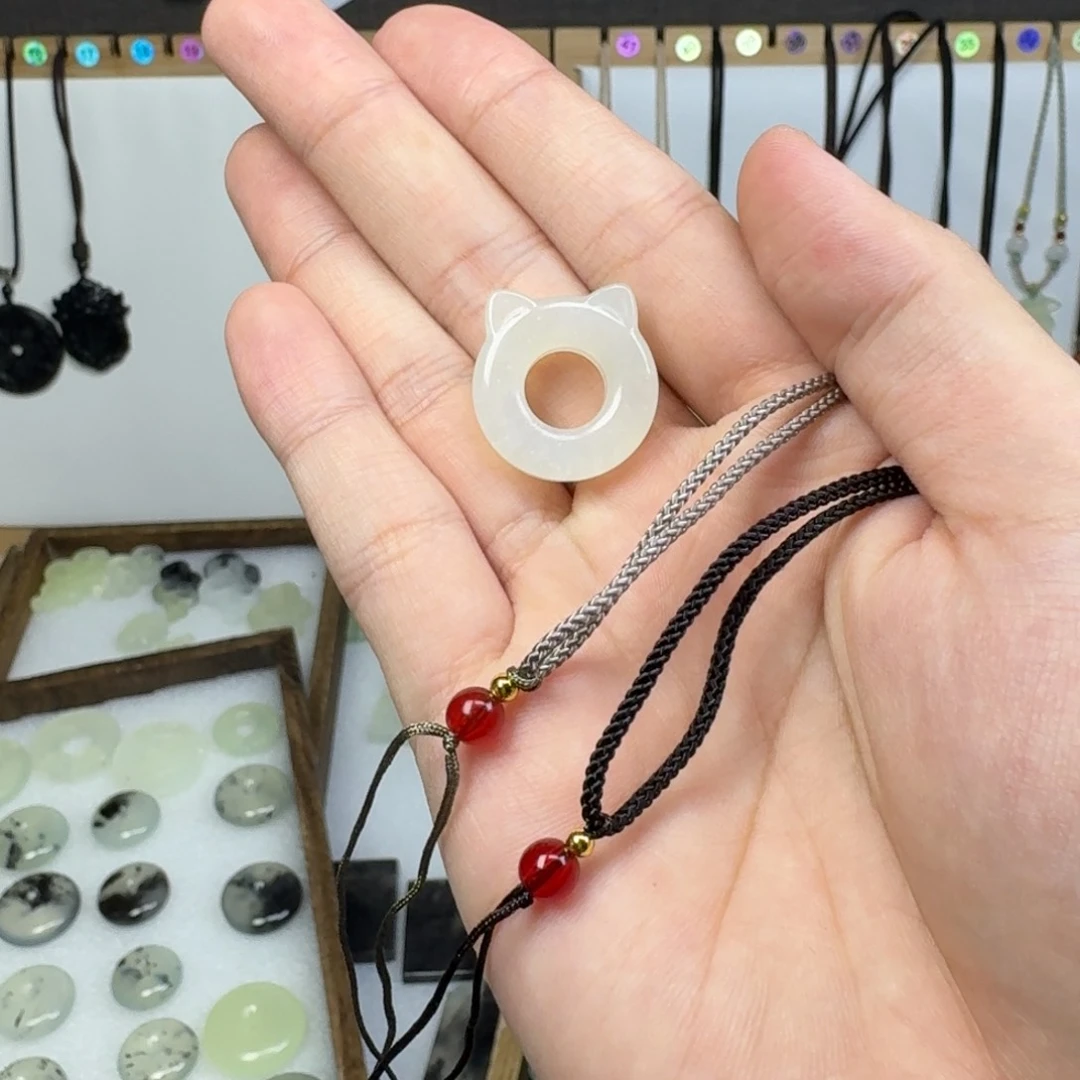 蛇纹石玉吊坠未镶嵌