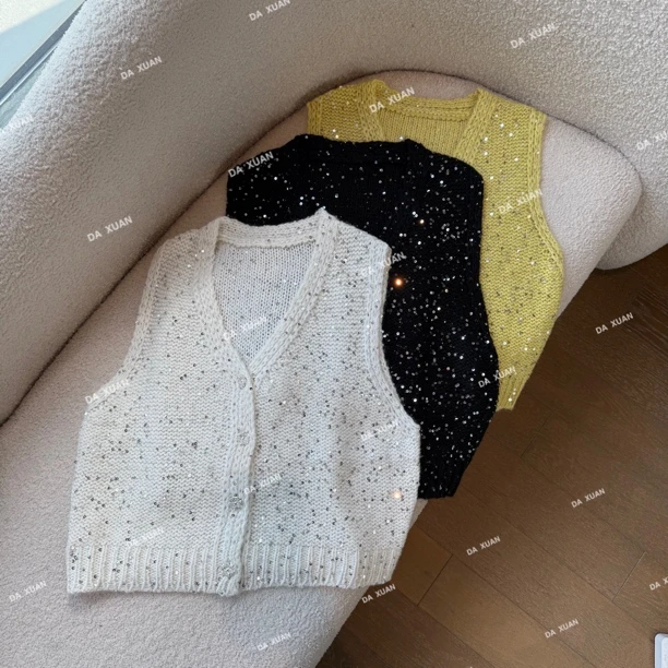 /D.X/2025春款『满天星』小众设计重工亮片洋气V领百搭马甲/D6321